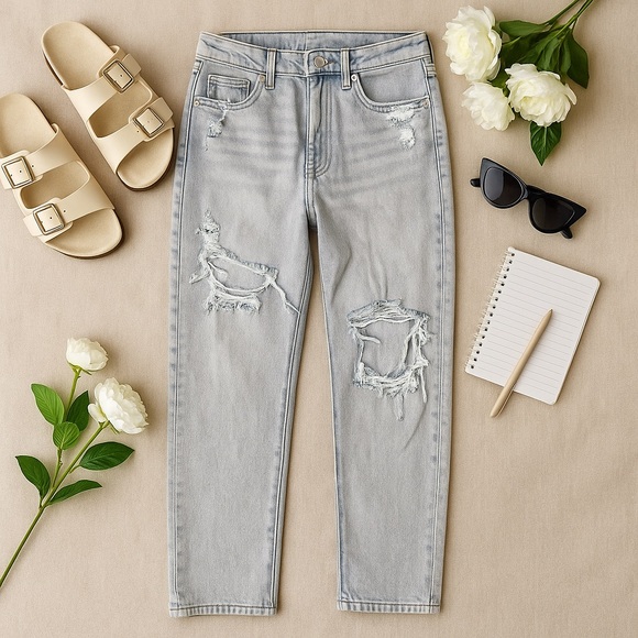 American Eagle Outfitters Denim - ✨ NWT - American Eagle “90’s Straight” Distressed Denim Jeans (Size 6R) ✨